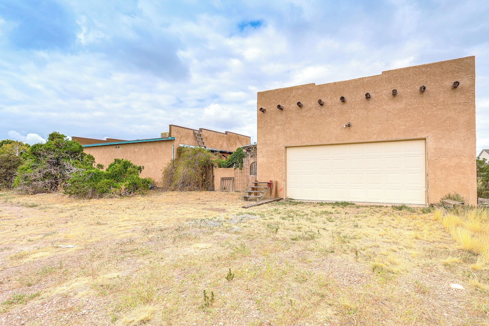 Patio & Mtn Views: Home 5 Mi to Pueblo Reservoir