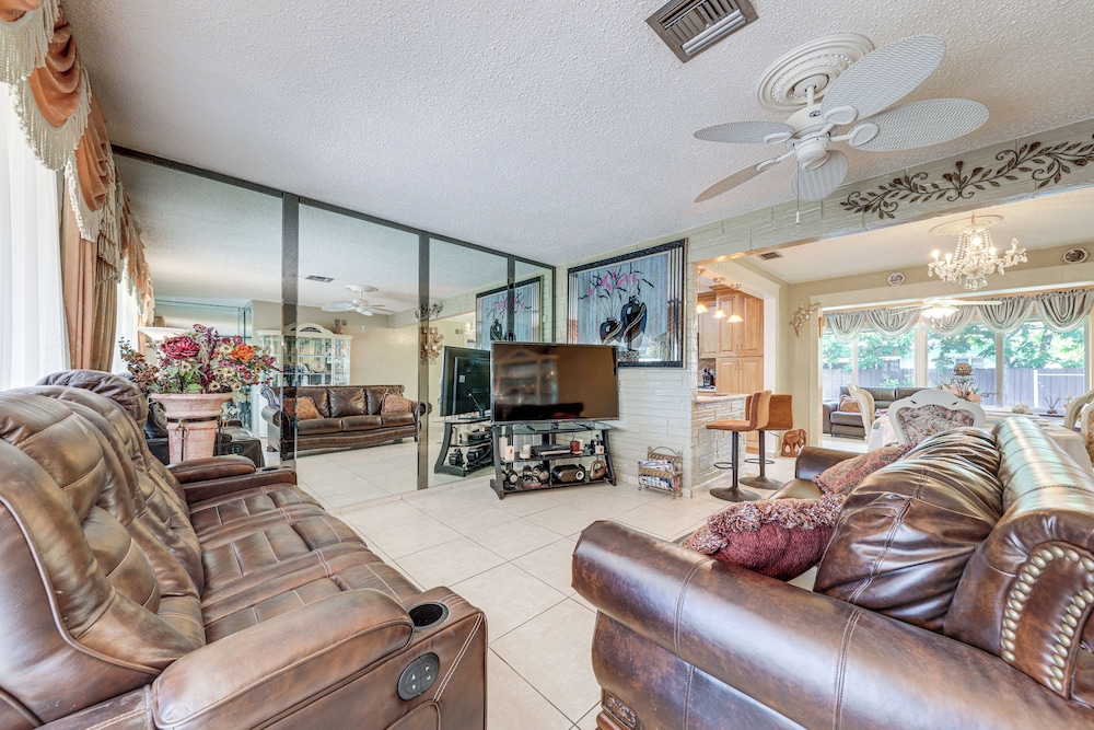 4 Mi to Hard Rock Stadium: Miramar Home w/ Bbq!