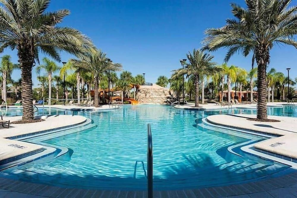 4606 TD - 5BR Townhome Marvel: Private Pool