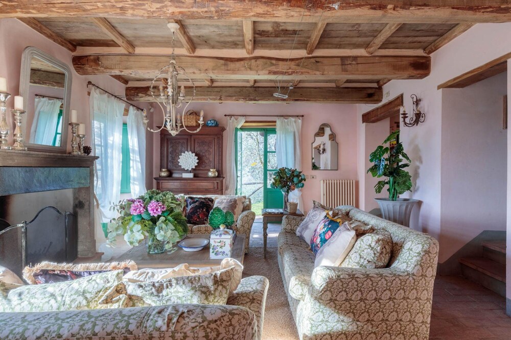 Villa Gufo in Lucca With 5 Bedrooms and 4 Bathrooms view 3