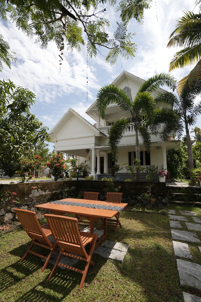 Palliath House-Heritage Villa Beachside