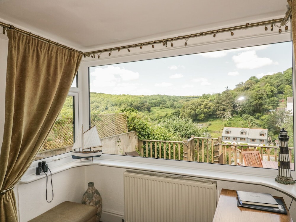 Lowena Cottage view 4