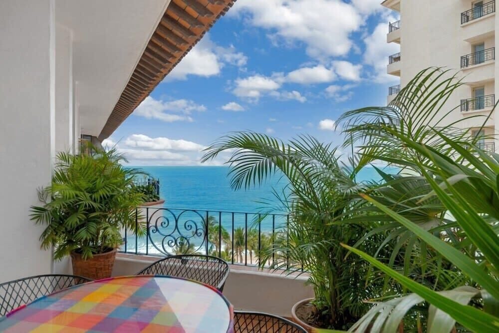 Ocean View 2Br Condo-balcony-beach-pool - 902