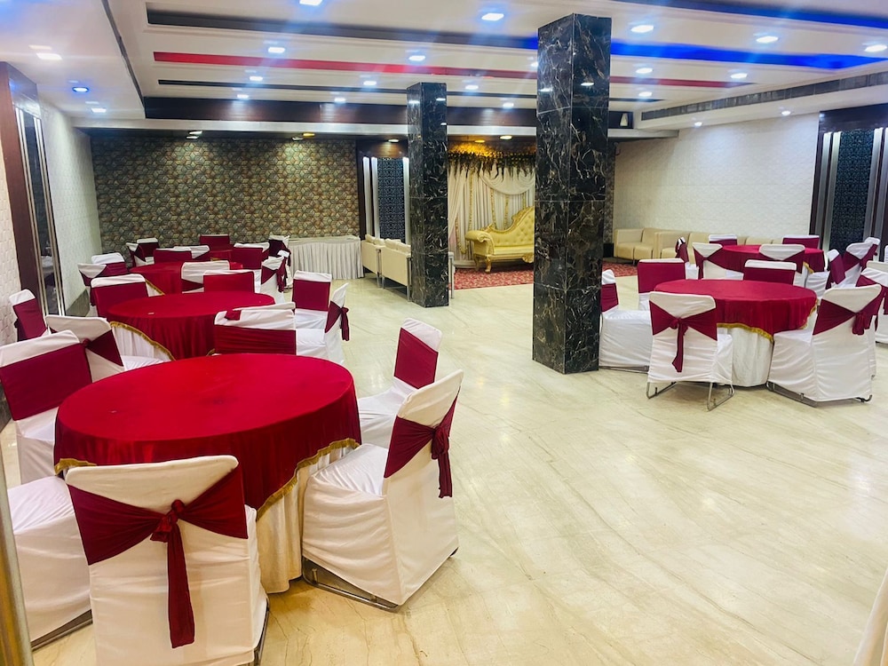 Hotel Downtown by Quadis - East of Kailash