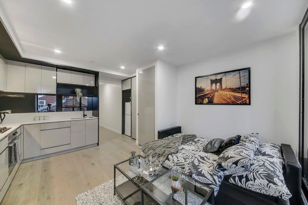 A Comfy 2BR Apt, 5-min Walk To Melbourne Central photo 5