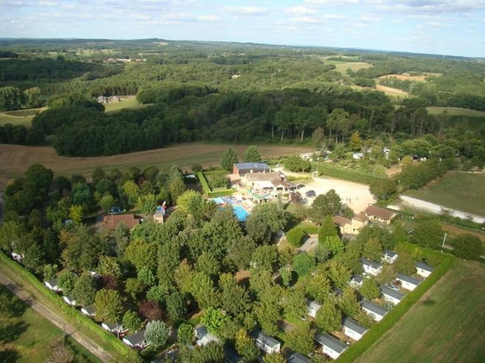 Camping Le Pigeonnier view 3