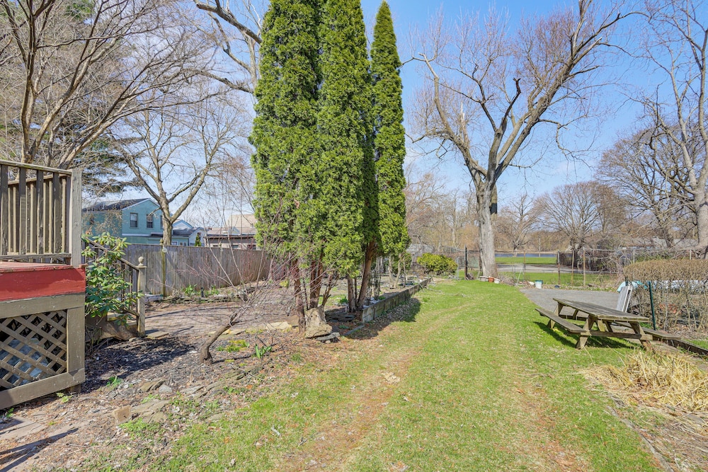 1 Mi to Dtwn: Apartment in Schenectady