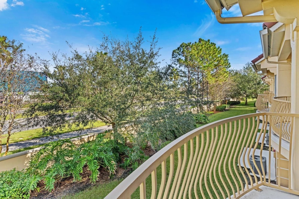 Vista Cay Swanky