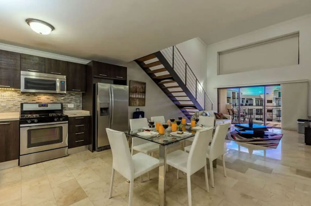 3BR 3BA Duplex w Amazing Views Pool Amenities