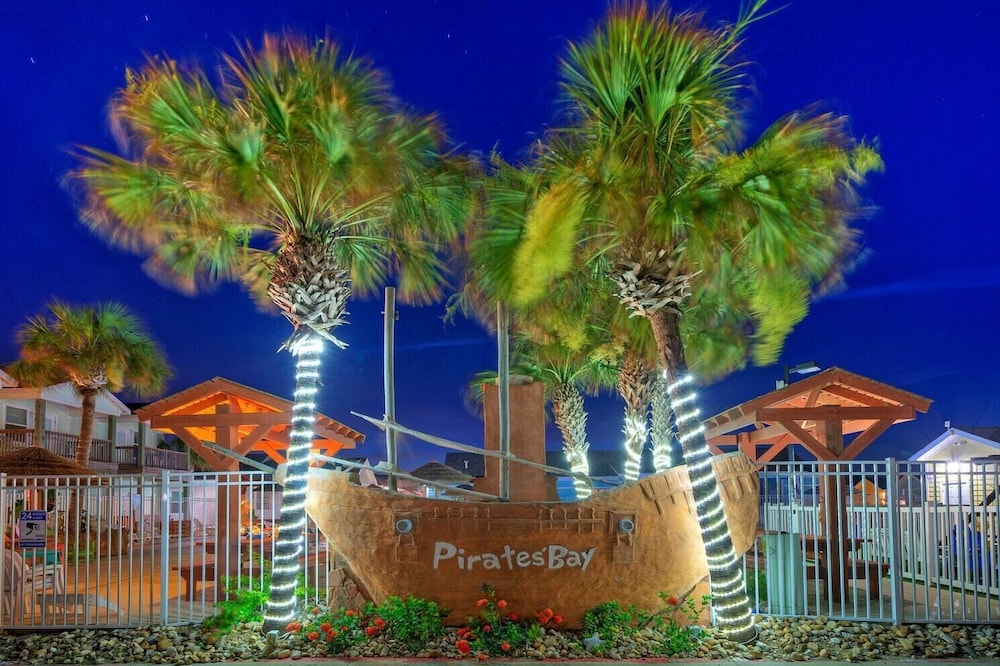 Coastal Vibe by Avantstay Sunset at the Pool and Playscape