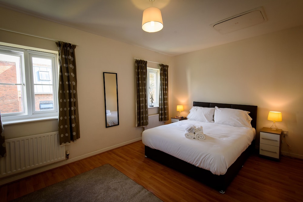 Karah Suites - Harescombe House view 2