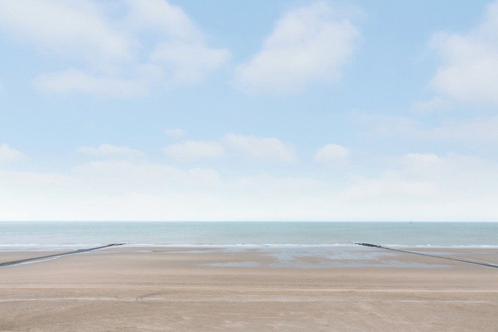 Apartment in Middelkerke With Beach Views