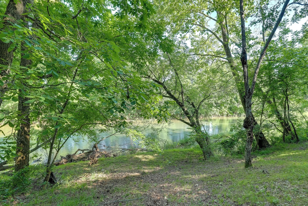 Creekside Nature Escape in Southwest Missouri