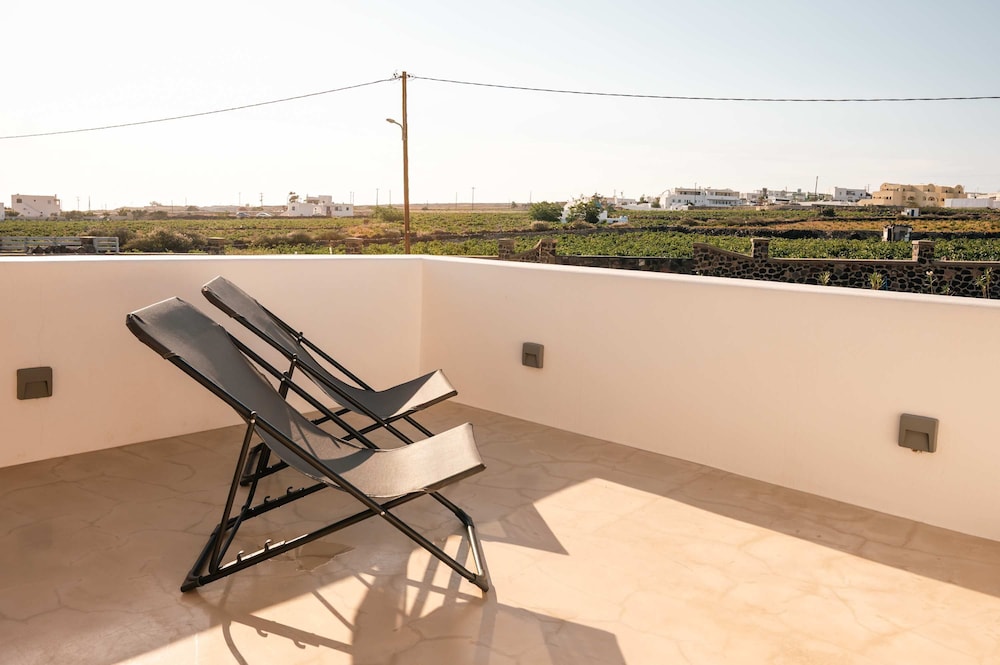 Assyr Getaway - Santorini Cozy Cycladic Retreat