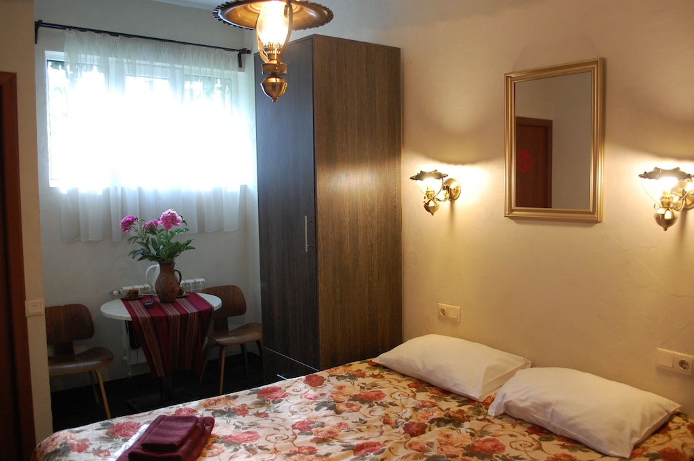 Mini Hotel Khata