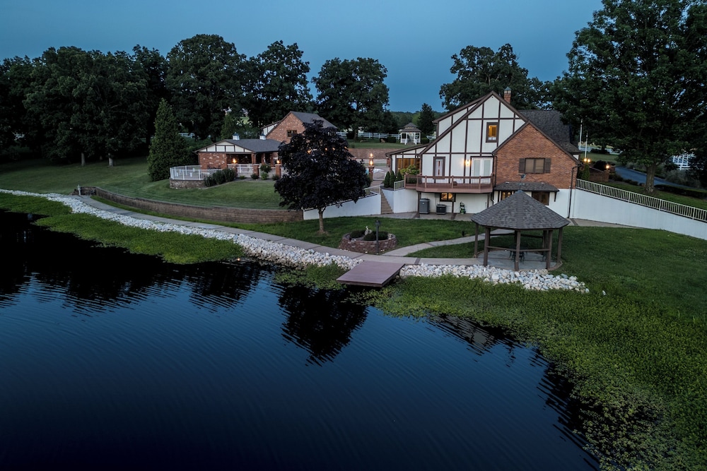 Pool, Lake & Patio: Sweeping De Soto Estate