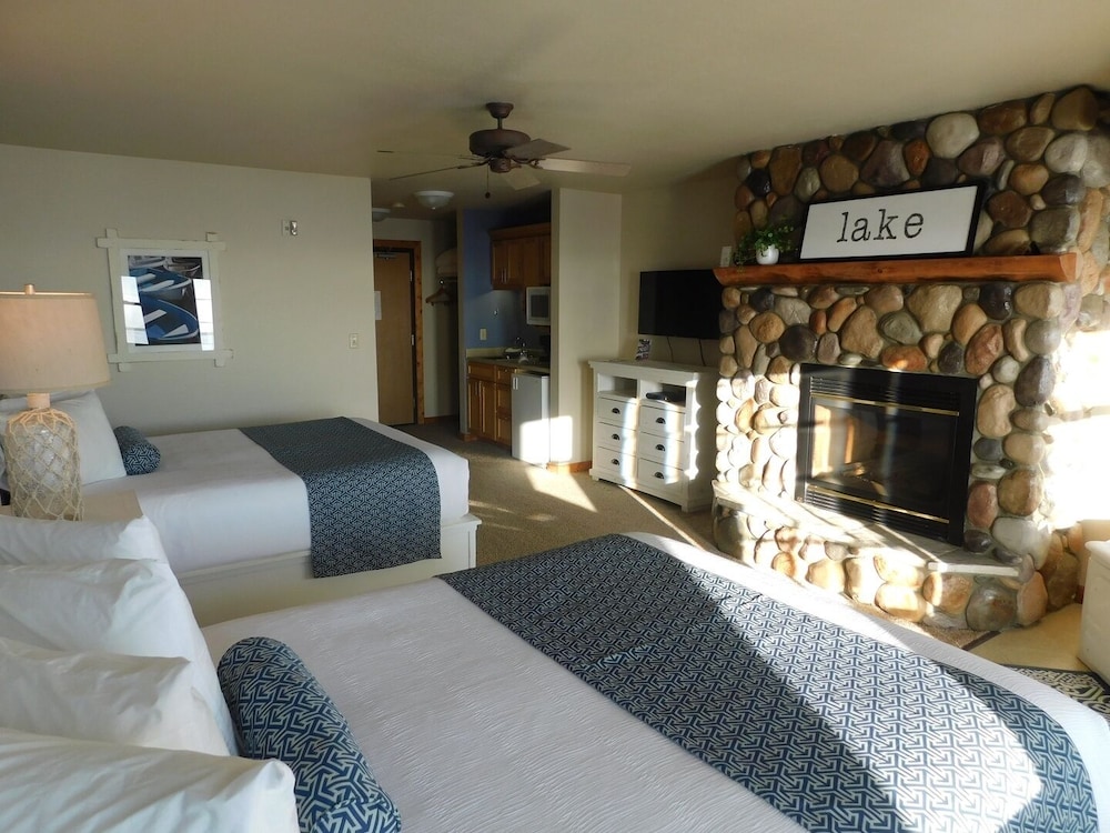 Quarterdeck Resort & Restaurant