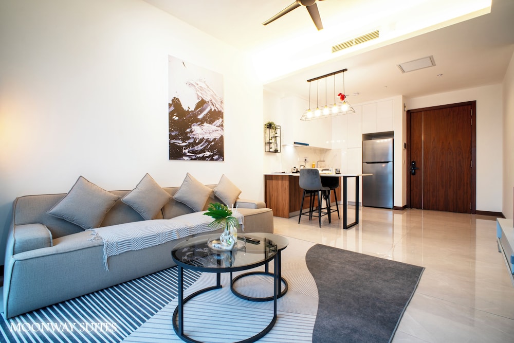Moonway Luxury Suites At CORE Residence