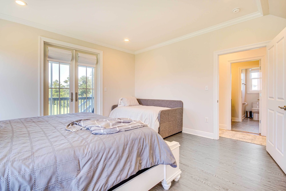 Walk to Beach: Oceanfront Home w/ Outdoor Kitchen view 2