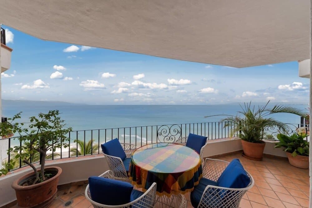 Ocean View 2Br Condo-balcony-beach-pool 710
