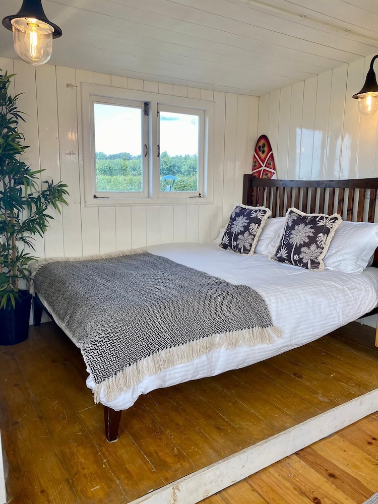 The Hide At Manton Bay Glamping Retreat