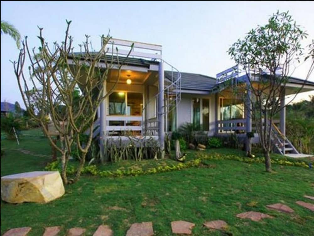 Lumphachi Lakehill Resort