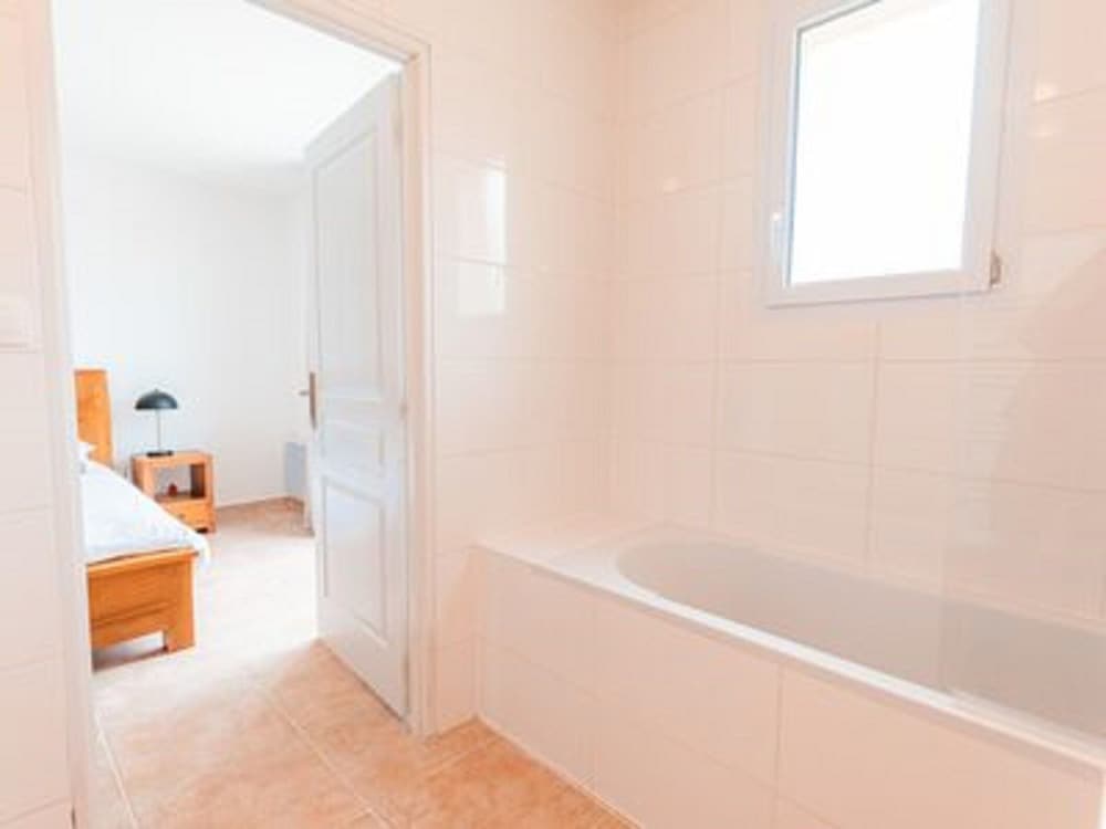 Spacious Villa With Large Garden en Vasles