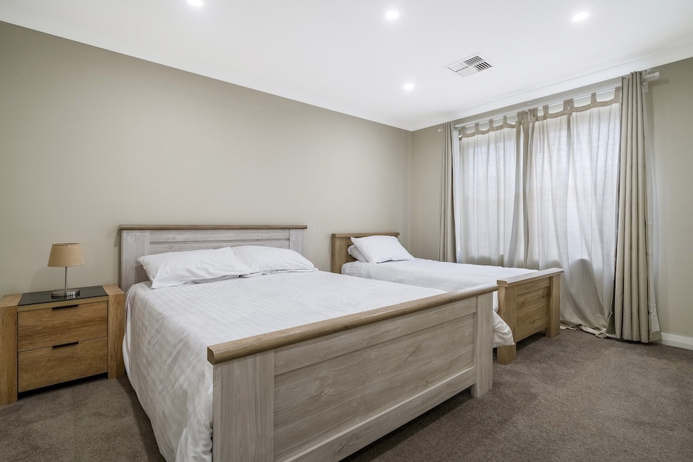 Spacious 4-bed House With Outdoor Area