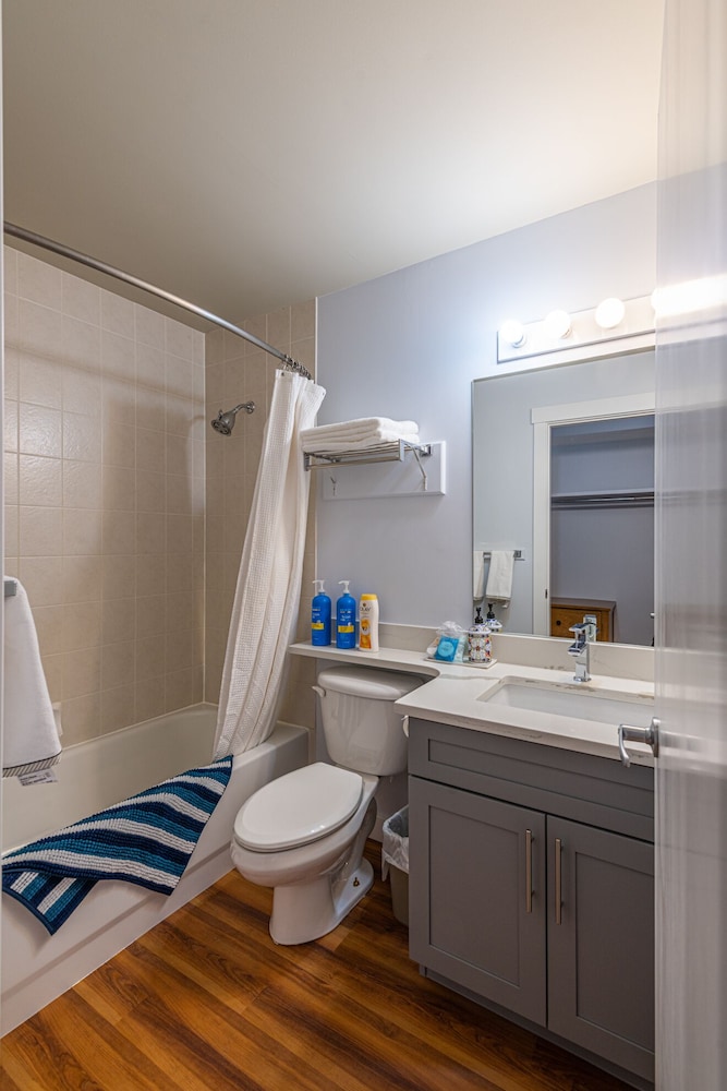 WindTower - Luxurious 2 Bedroom Condo