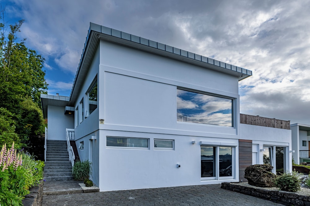 ICELAND SJF Villa , Hot tub & Outdoor Sauna Amazing Mountains View - 15 min to downtown