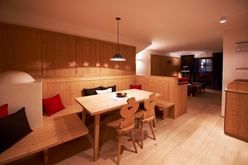 Zin Senfter Residence
