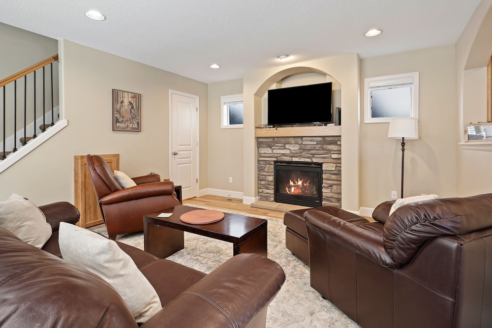Ellie 30 Days Minimum 3 Bedroom Home by RedAwning in Bend, US