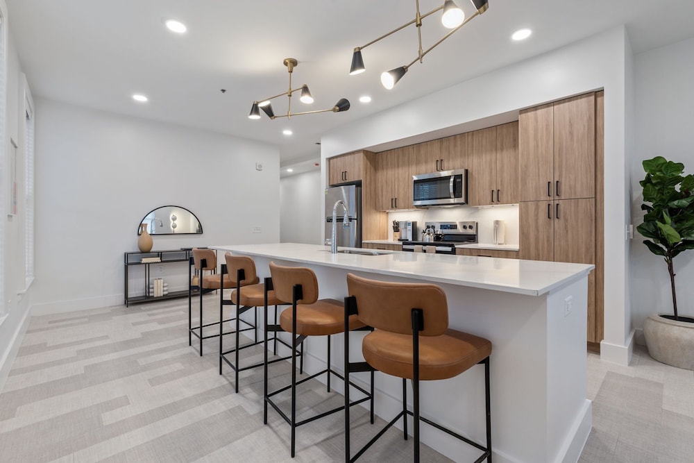 The Continental, powered by Placemakr - Downtown - Market Square