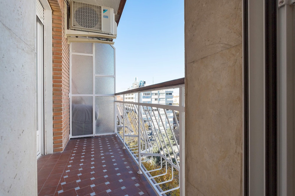 Elegant Apartment in Madrid Pedro Teixeira