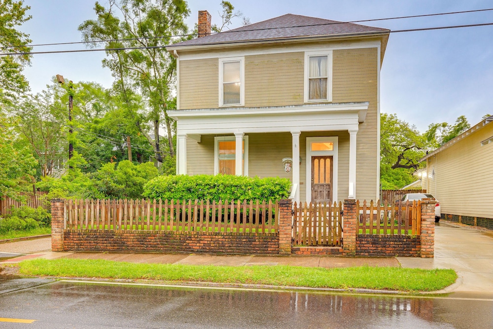 Walk to Downtown: Historic Home in Mobile