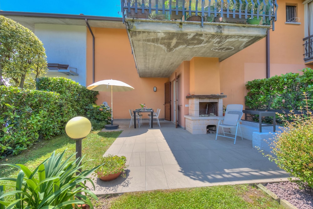 La Casa Accanto With Shared Pool