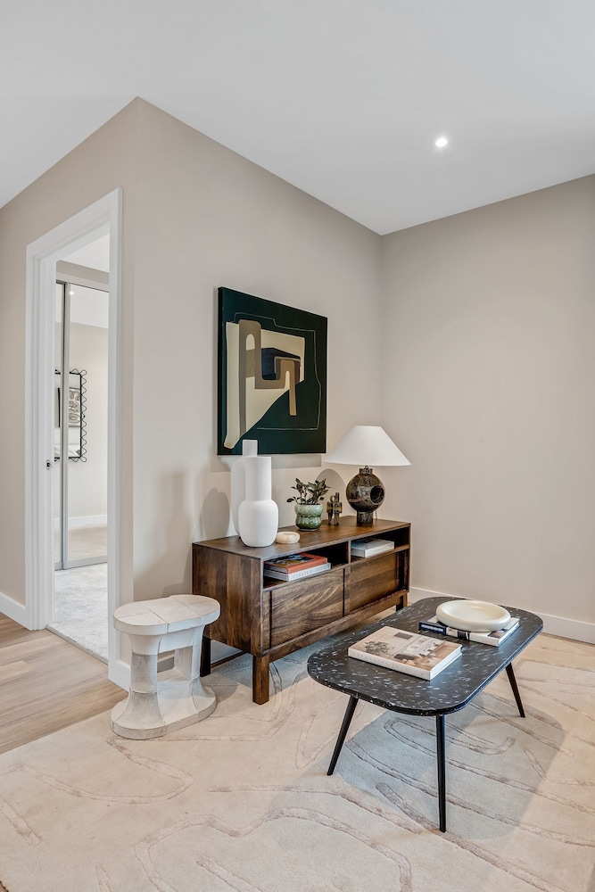 Chic One-bedroom Apartment Near Stratford