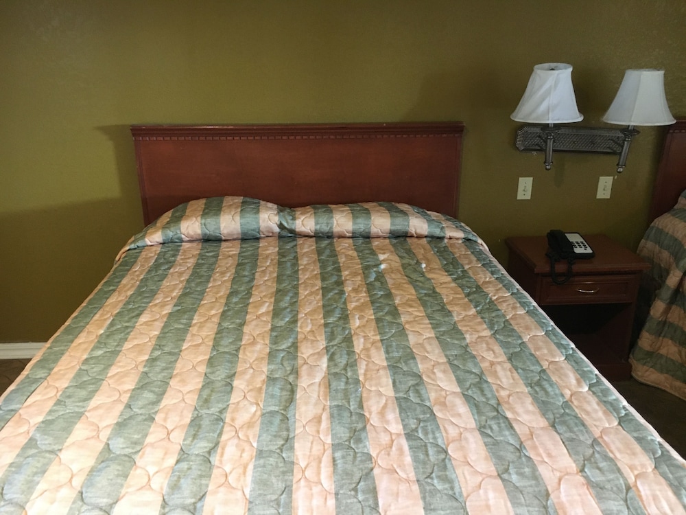 Bellflower Travel Inn