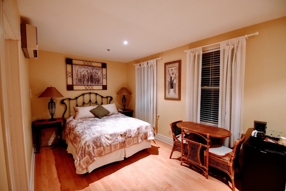 The Burleigh Falls Inn & Suites