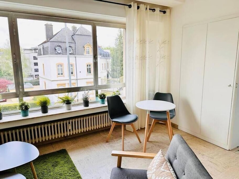 Spacious 1bed in City Center view 2