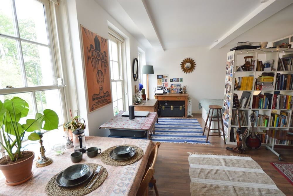 Bright and Cosy Studio Apartment in Stokes Croft view 3