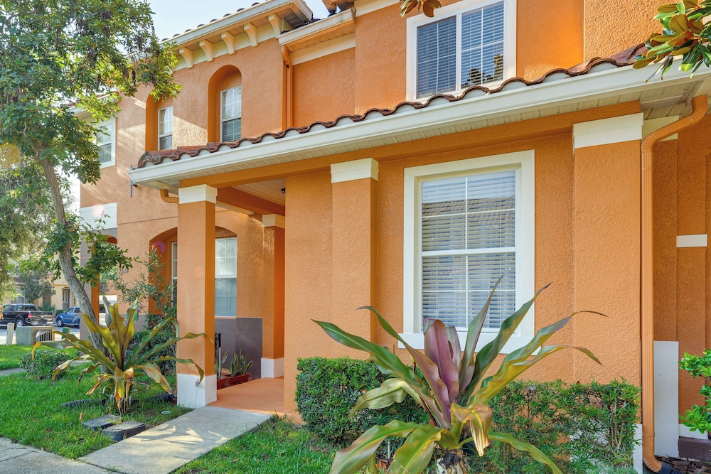 2 Mi to Wdw: Townhouse w/ Patio & Pool Access