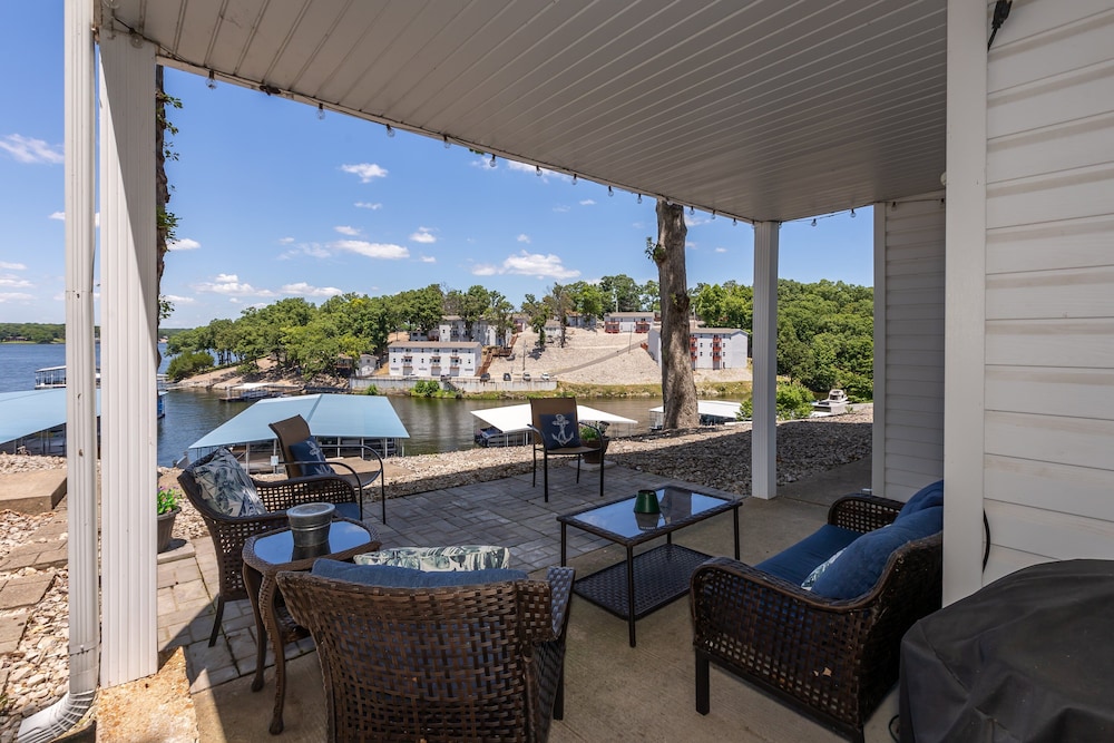 Pet-friendly Condo at Mm-19 w/ Boat Slip & Lake Views