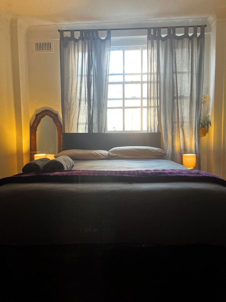 Marble Arch Chic Apartment With Air Conditioner