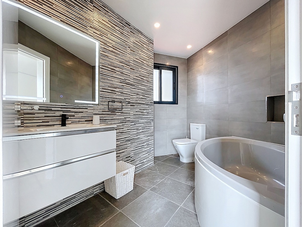Breeze House 1 by Atlantic Holiday
