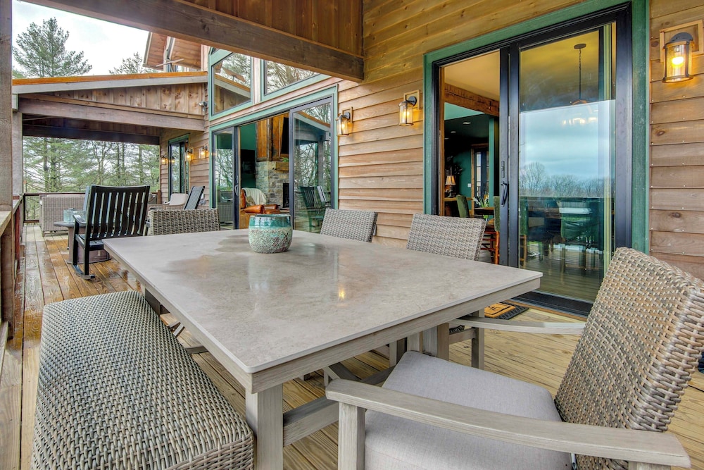 Sip on Deck & Enjoy Views! Mtn Lodge in Glenville