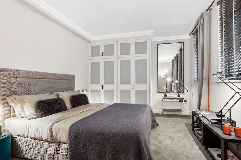 Knightsbridge 3-bed 2-bath by Harrods