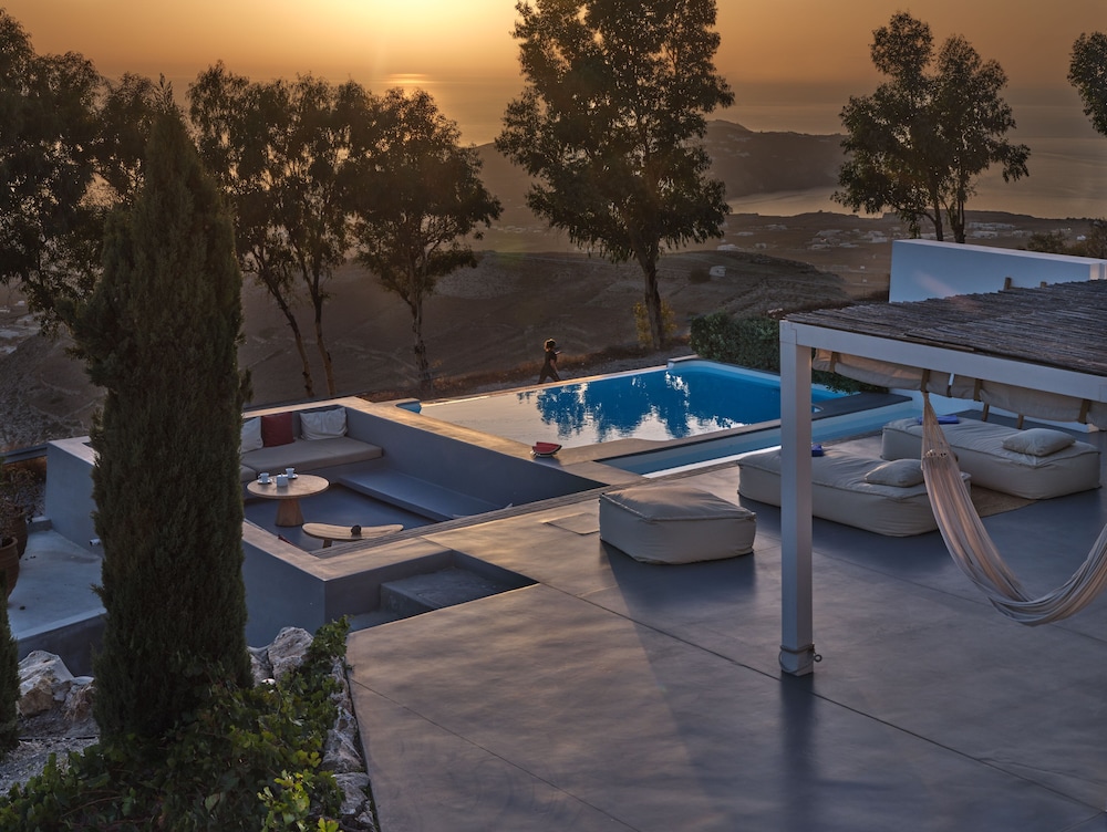 Santorini Heights