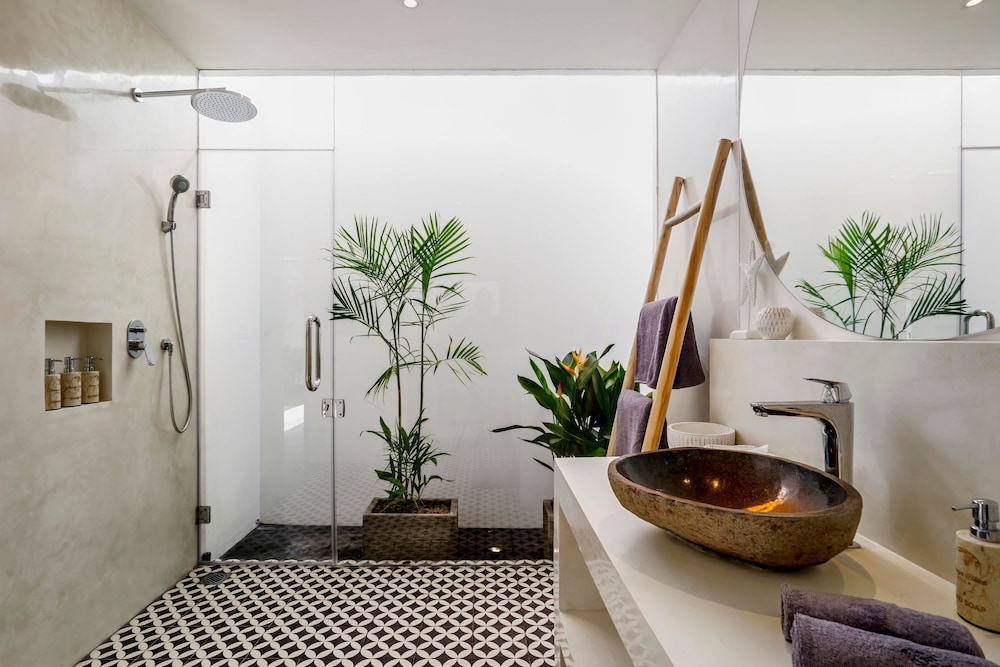 Villa Surga Blue by Alfred in Bali - Brand New 5 BR Pool Villa in the of Seminyak