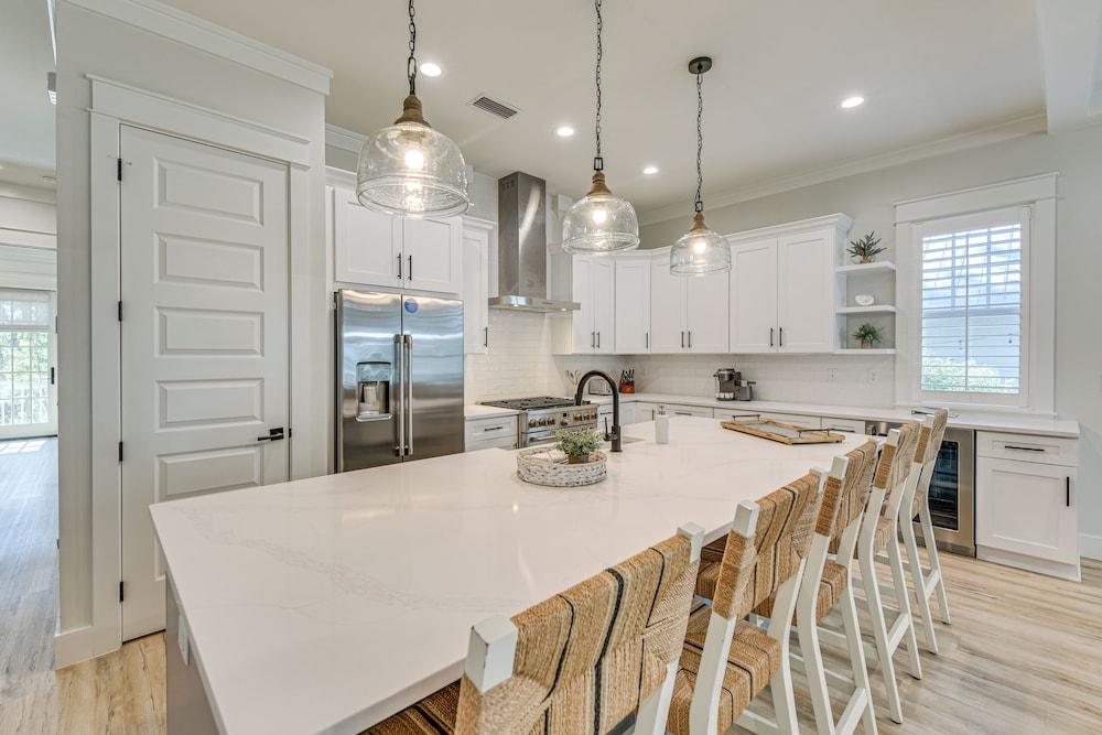 Walk to Gulf: Modern Retreat in Santa Rosa Beach!